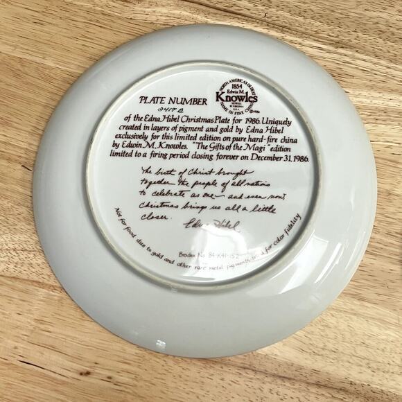 Set Of 2 Edwin M. Knowles 1985 Decorative Christmas Plates - Picture 7 of 8